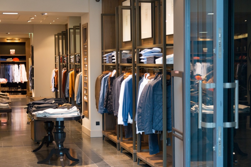 vente-BAUDINARD SUR VERDON-min_shop_clothes_clothing_shopping_mall_shopping_kielce_crown_poland-862477