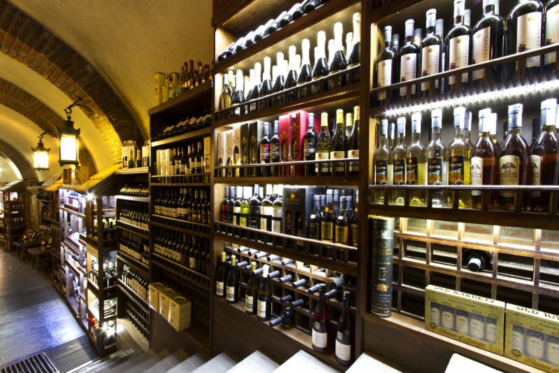 vente-BAUDINARD SUR VERDON-min_world_street_travel_shop_canon_georgia_wine_bottles-429767